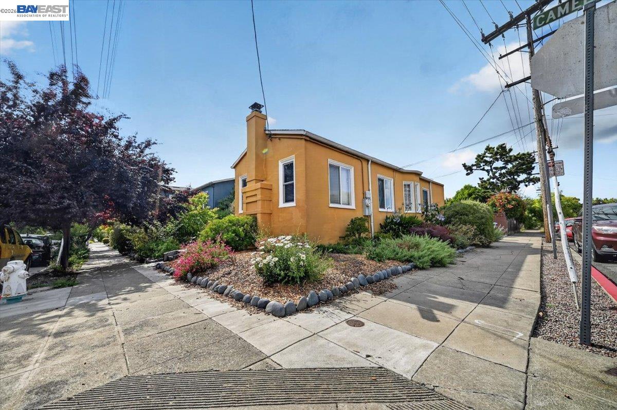 1175 Camelia Street Berkeley, CA 94702 - Photo 6 of 58