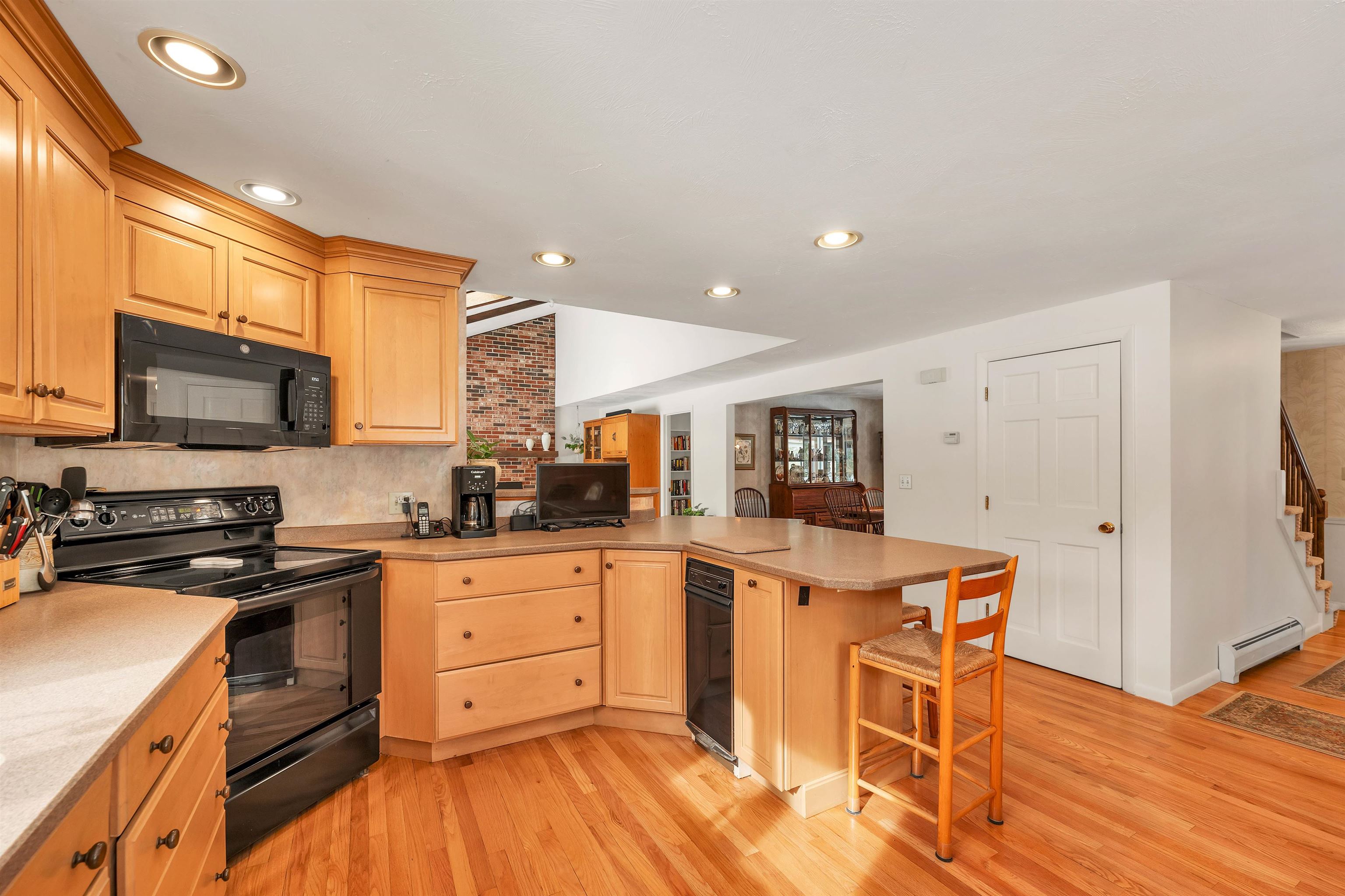 13 Park Street Windham, NH 03087 - Photo 5 of 41