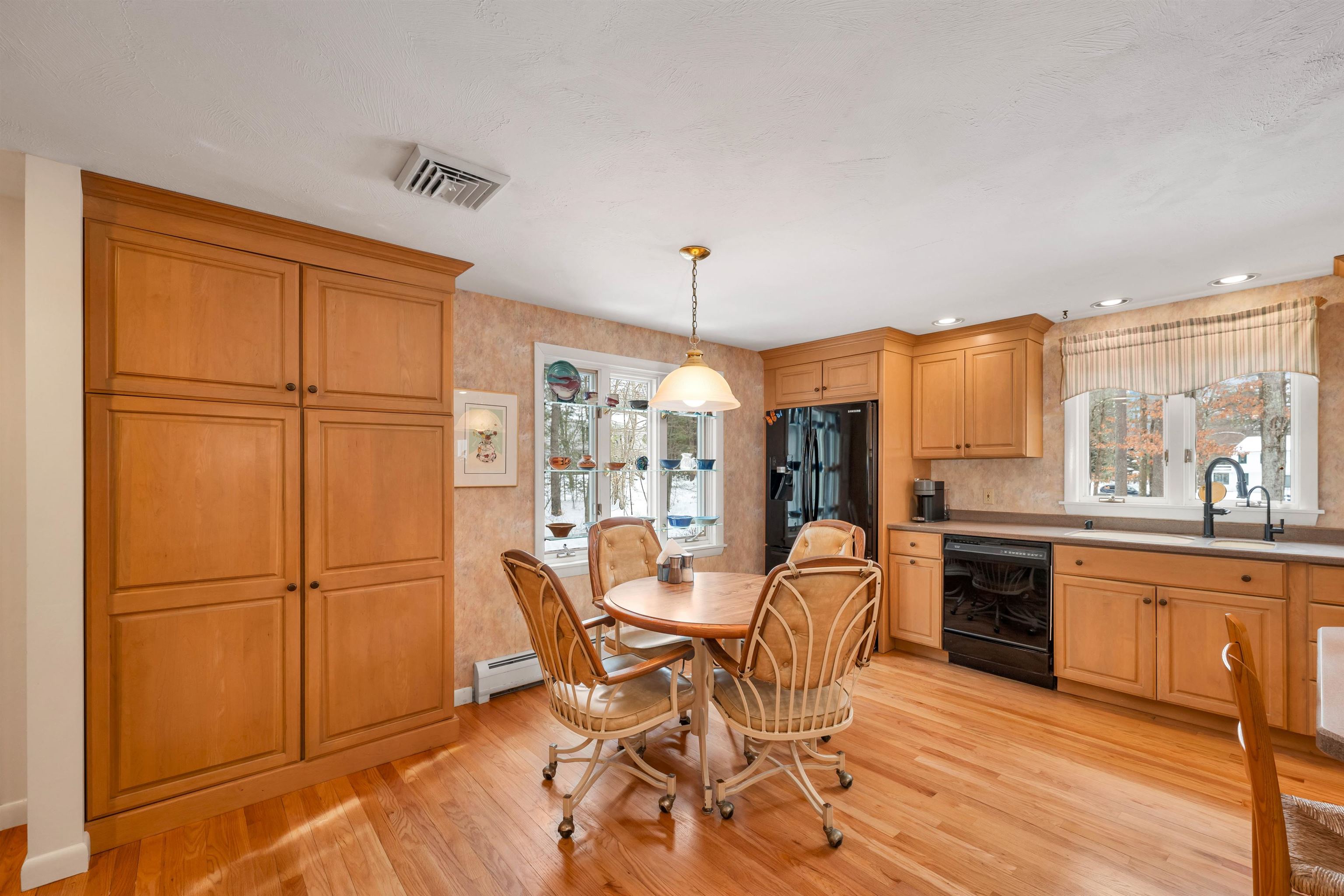 13 Park Street Windham, NH 03087 - Photo 7 of 41