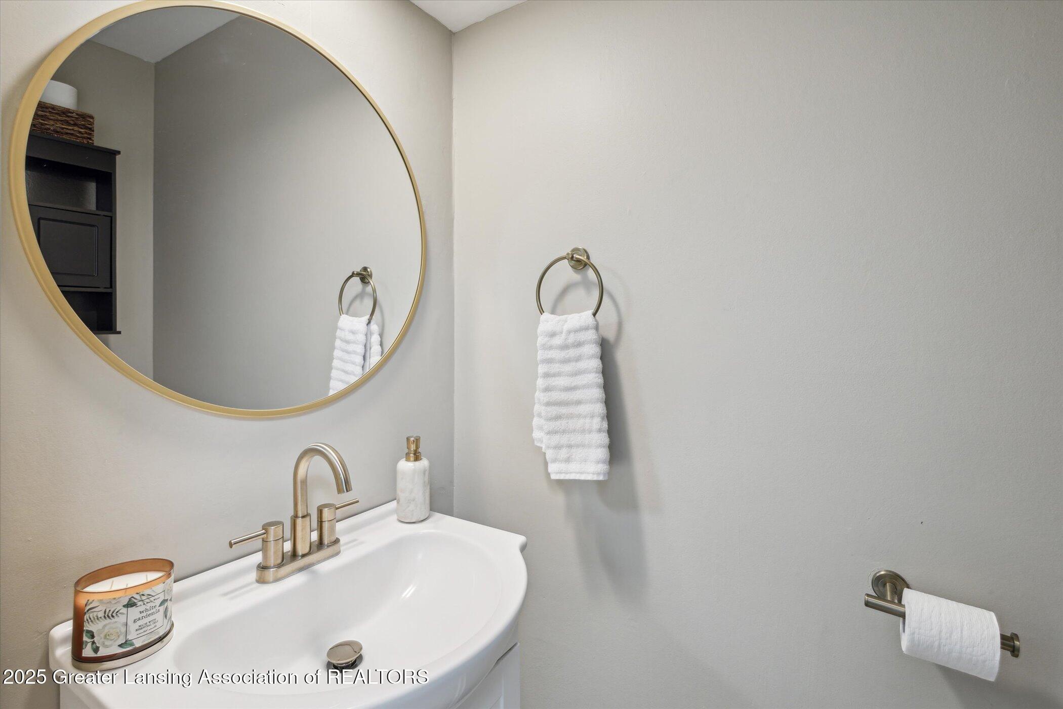 1347 North Creyts Road Lansing, MI 48917 - Photo 19 of 42 20-1347-N-Creyts-Rd-Lansing-MI-48917-Win