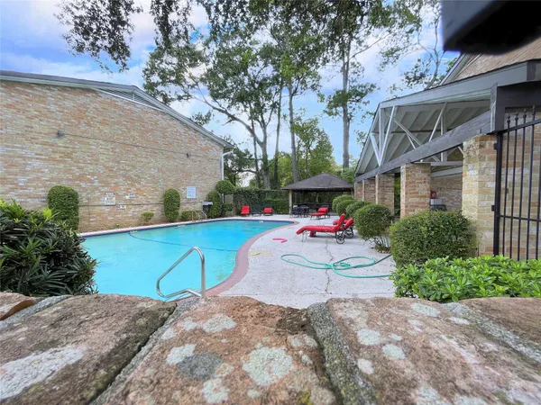 $1,980 | 1801 Stoney Brook Drive, Unit 106, Houston, TX 77063