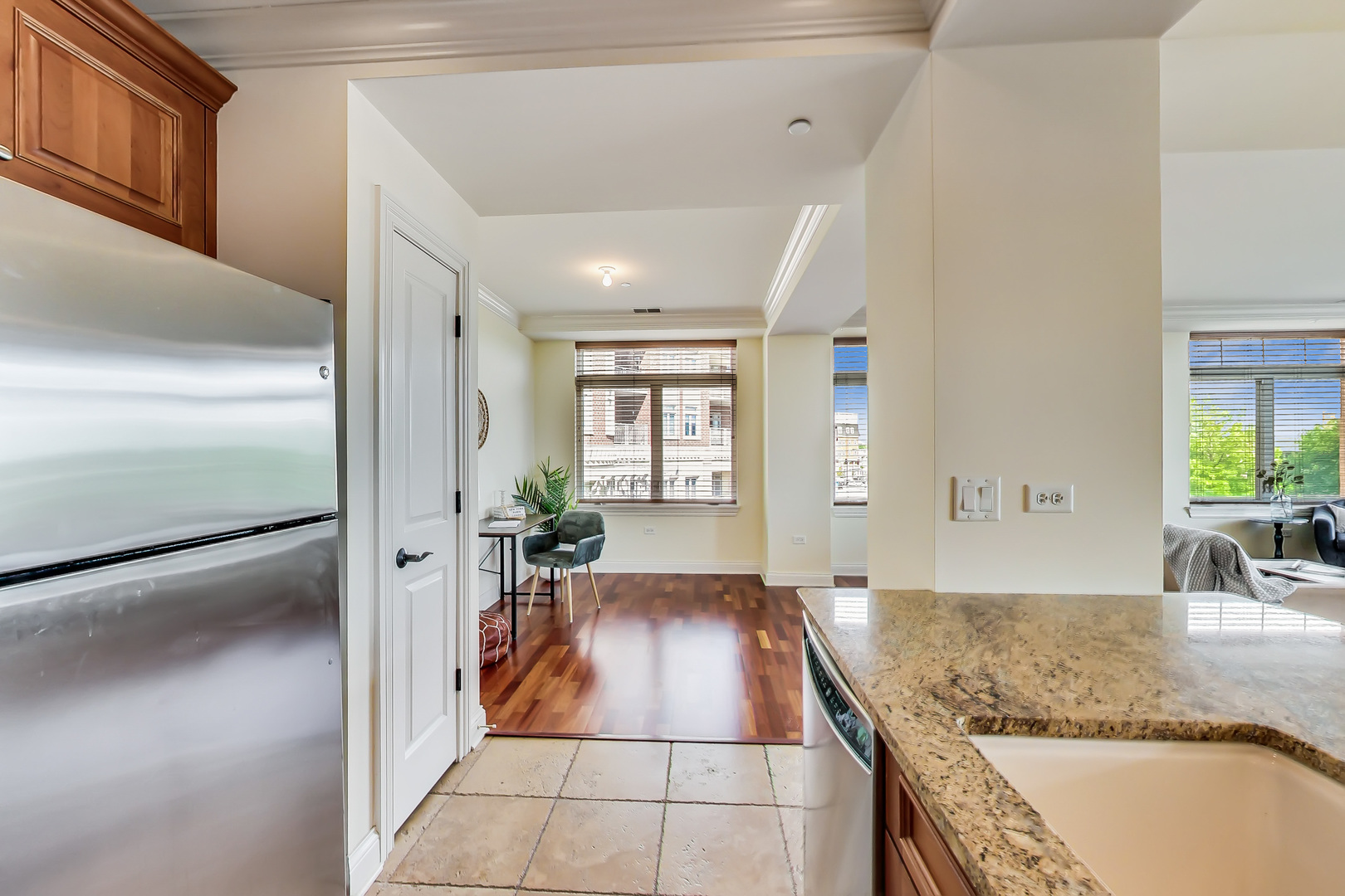 600 West Touhy Avenue, Unit 303 Park Ridge, IL 60068 - Photo 15 of 32 a hallway with a large window and natural light