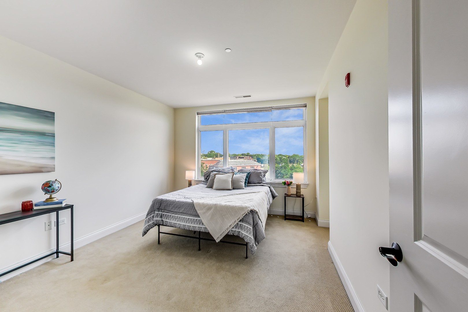 600 West Touhy Avenue, Unit 303 Park Ridge, IL 60068 - Photo 24 of 32 a bedroom with a bed and a window