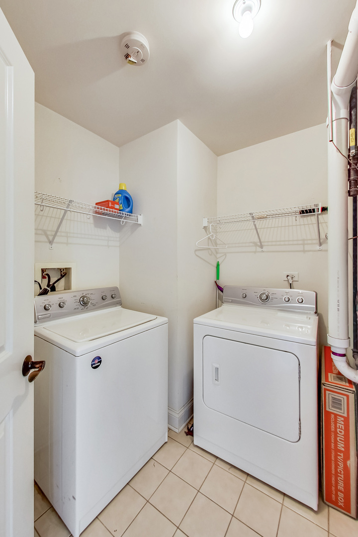 600 West Touhy Avenue, Unit 303 Park Ridge, IL 60068 - Photo 28 of 32 a utility room with dryer and washer