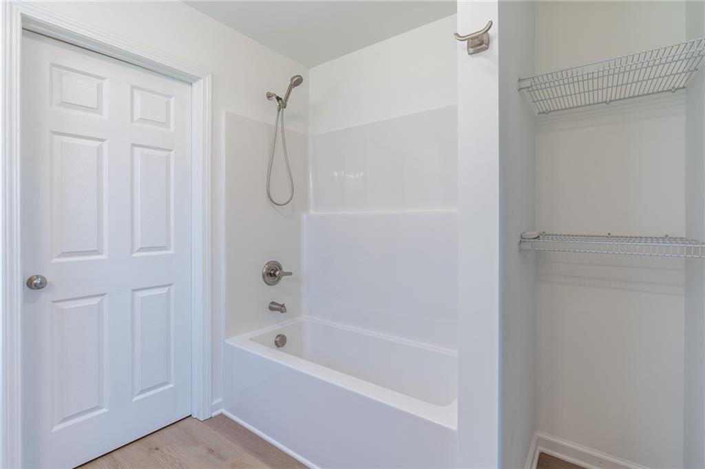 81 Loper Lane Ellijay, GA 30540 - Photo 22 of 29 a bathroom with a bathtub