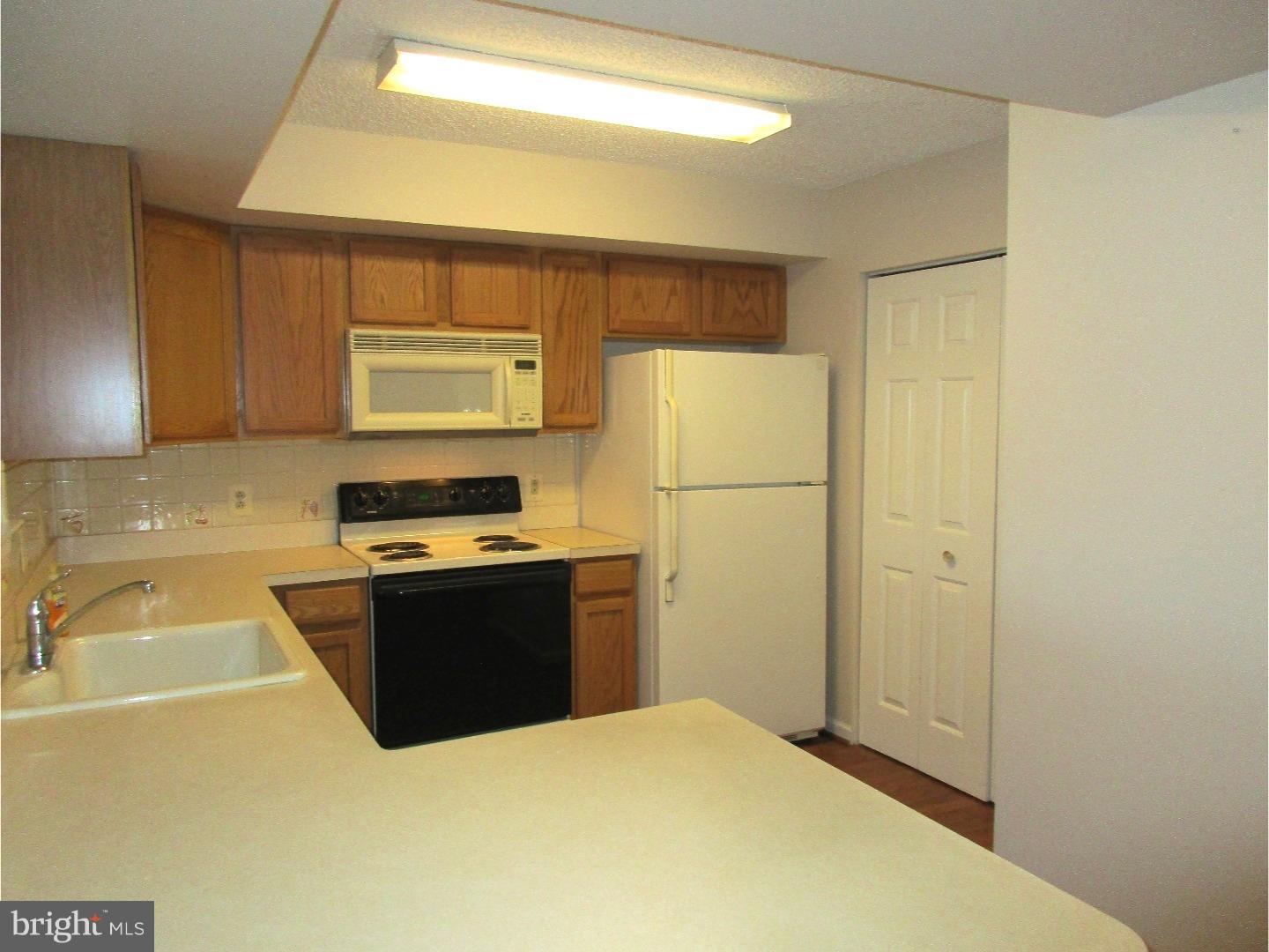 320 Brandon Road Norristown, PA 19403 - Photo 4 of 18 Kitchen