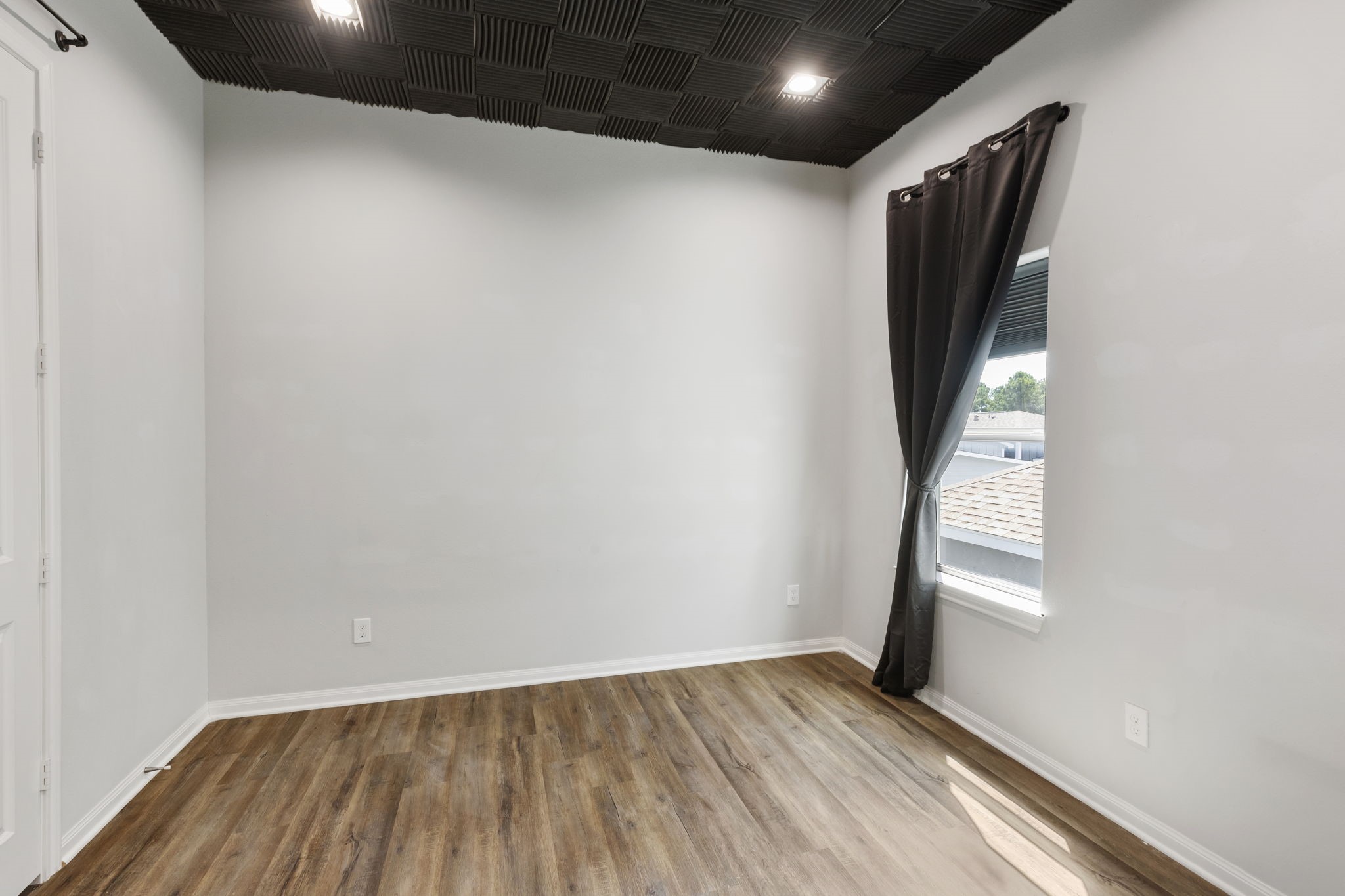 4908 Paradigm Ln Spring Spring, TX 77379 - Photo 14 of 19 The secondary bedroom on the third floor can be used as a home office, podcast room or recording studio. It has sound proof material.