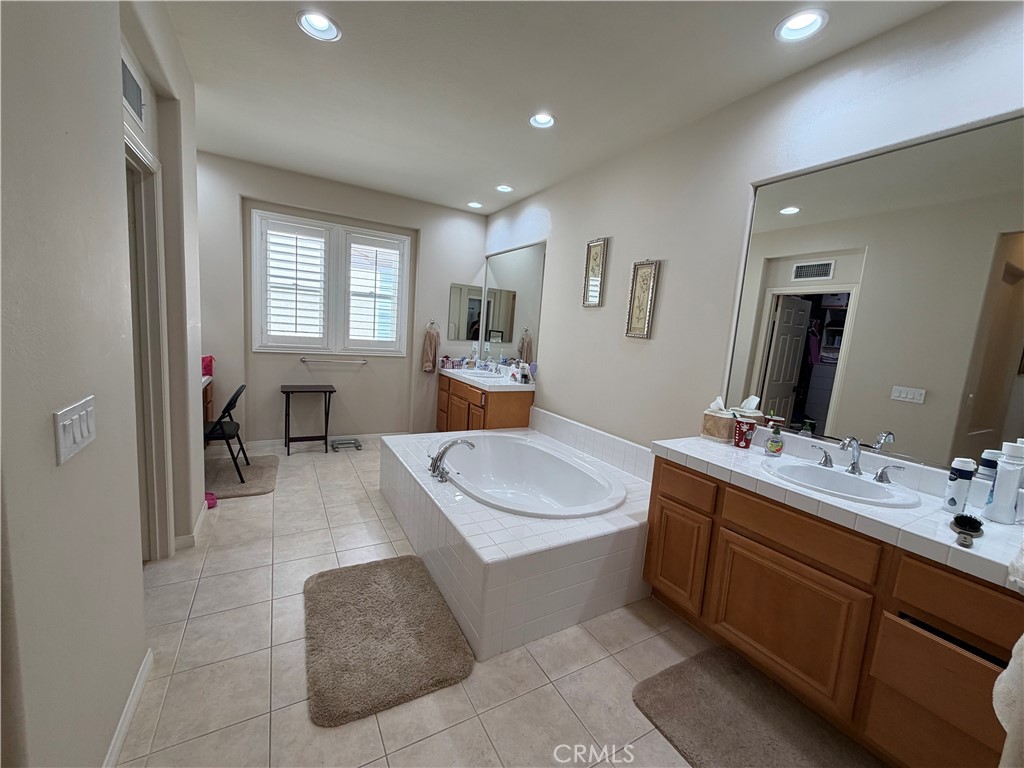 7 Heather Irvine, CA 92620 - Photo 11 of 22 Primary Bathroom