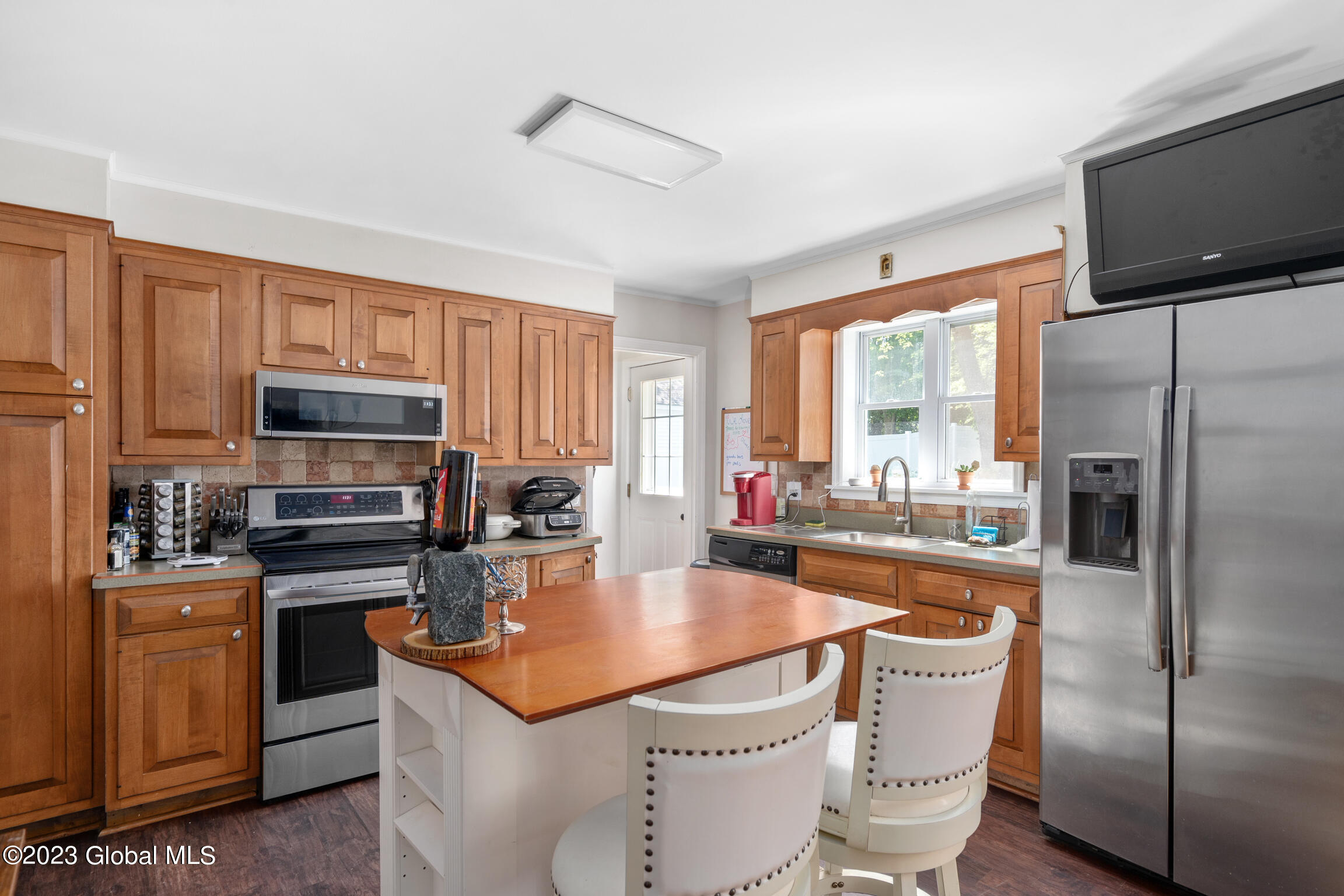 197 Northampton Road Amsterdam, NY 12010 - Photo 7 of 24 197 Northampton Rd-kitchen7