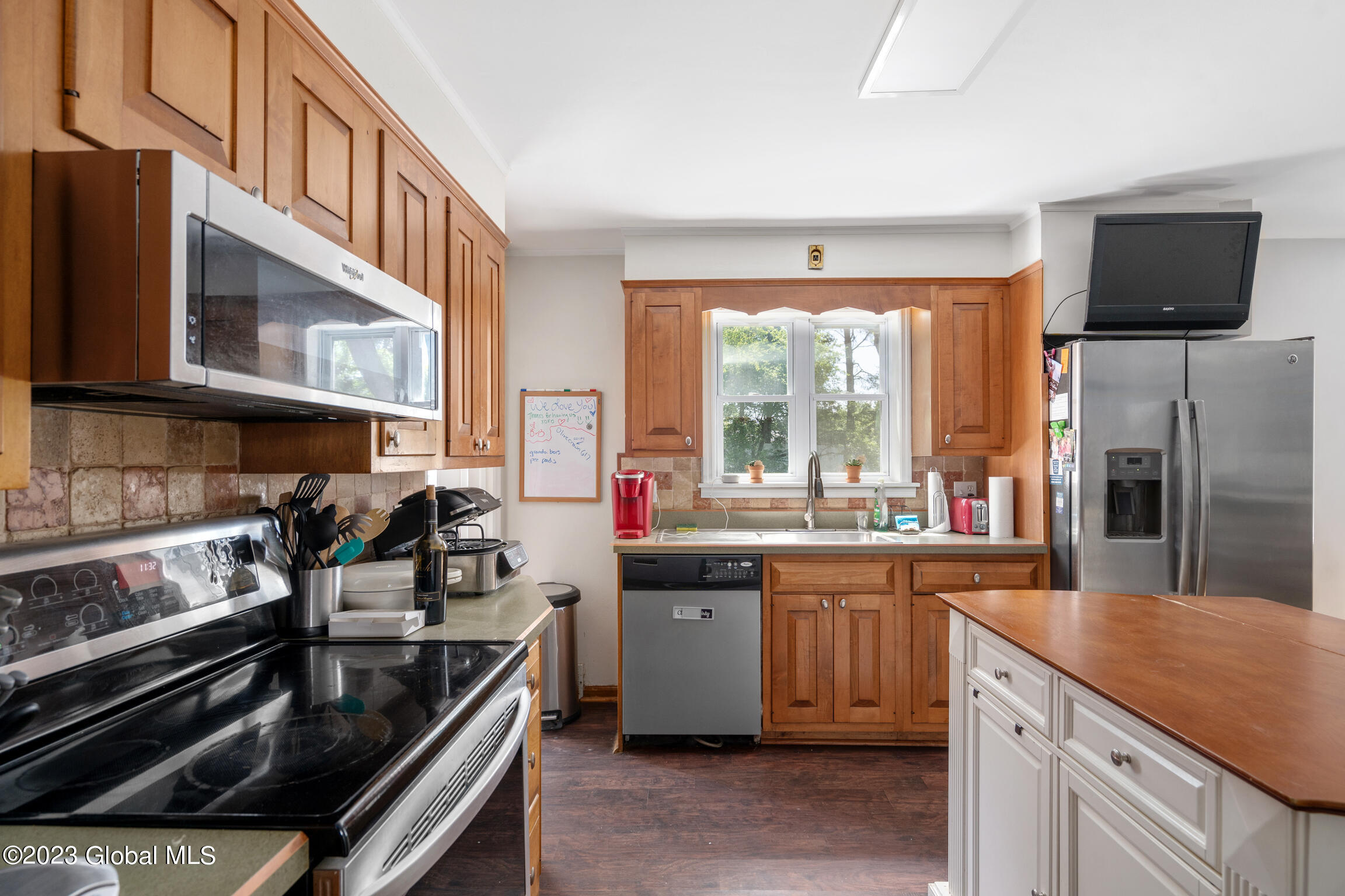 197 Northampton Road Amsterdam, NY 12010 - Photo 8 of 24 197 Northampton Rd-kitchen8