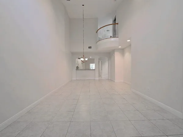 $2,700 | 1645 Baseline Lane, Vero Beach, FL 32967
