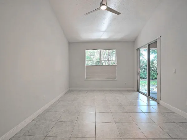 $2,700 | 1645 Baseline Lane, Vero Beach, FL 32967