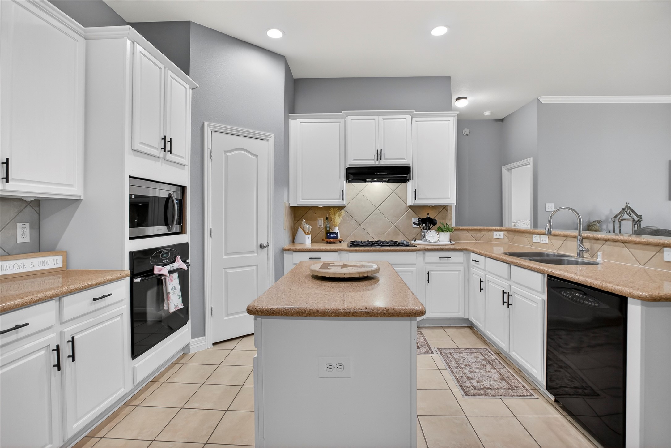 9702 Inwood Circle Baytown, TX 77523 - Photo 10 of 34