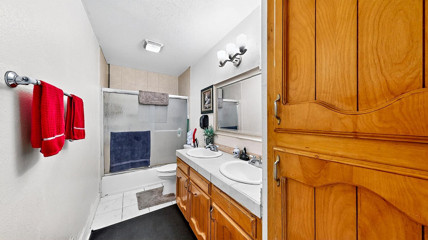 2720 Brooks Court Turlock, CA 95382 - Photo 20 of 50 a bathroom with a sink vanity and mirror