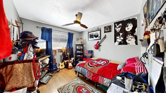 a view of a livingroom with furniture and closet