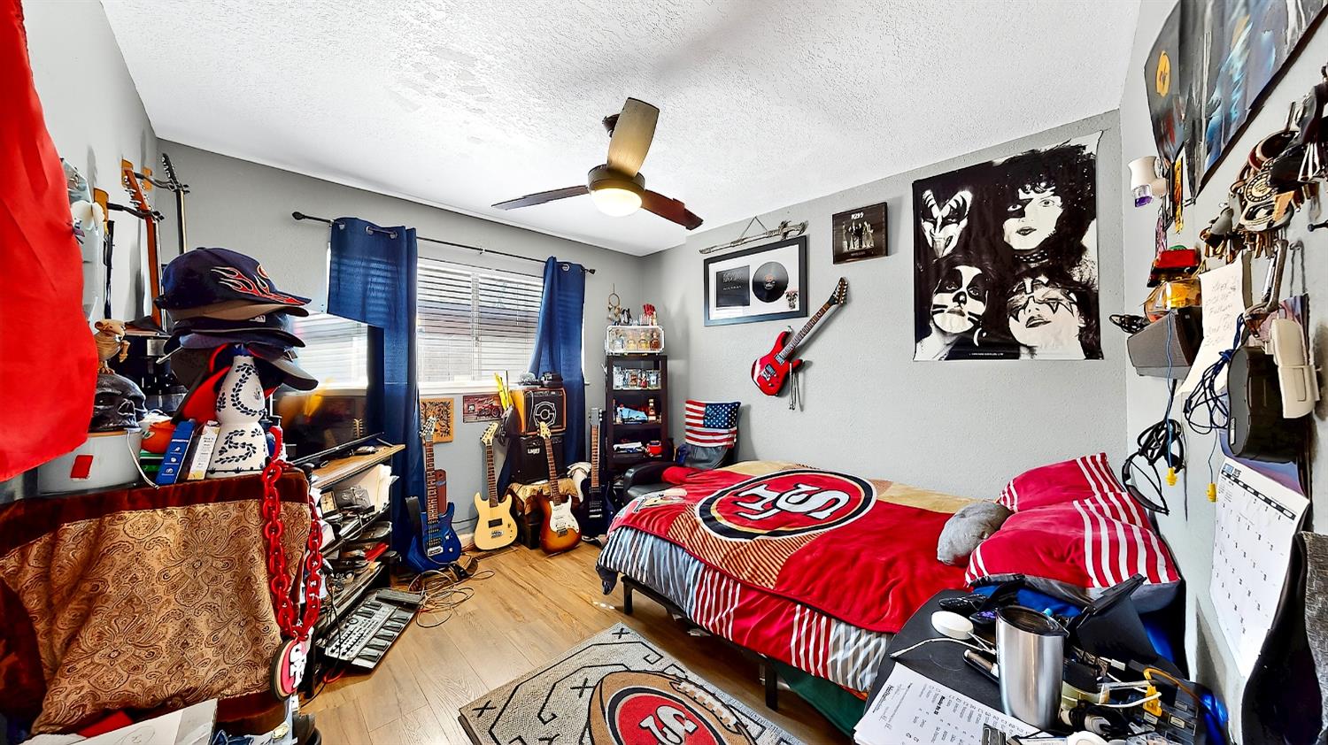 2720 Brooks Court Turlock, CA 95382 - Photo 21 of 50 a view of a livingroom with furniture and closet