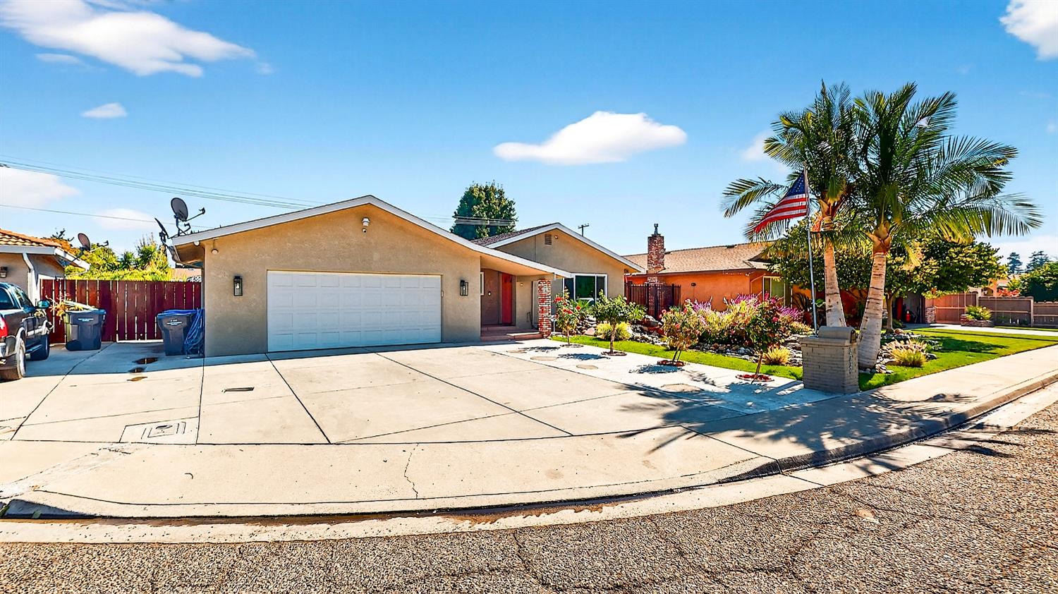2720 Brooks Court Turlock, CA 95382 - Photo 5 of 50 a front view of a house with a yard