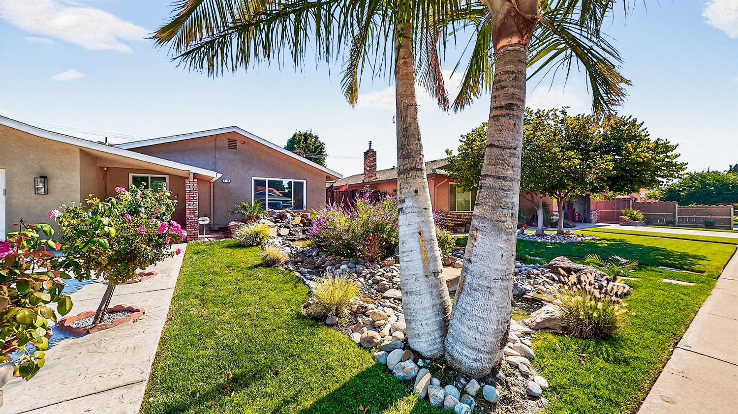 2720 Brooks Court Turlock, CA 95382 - Photo 6 of 50 a front view of a house with garden