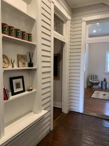 a view of a hallway with shelf