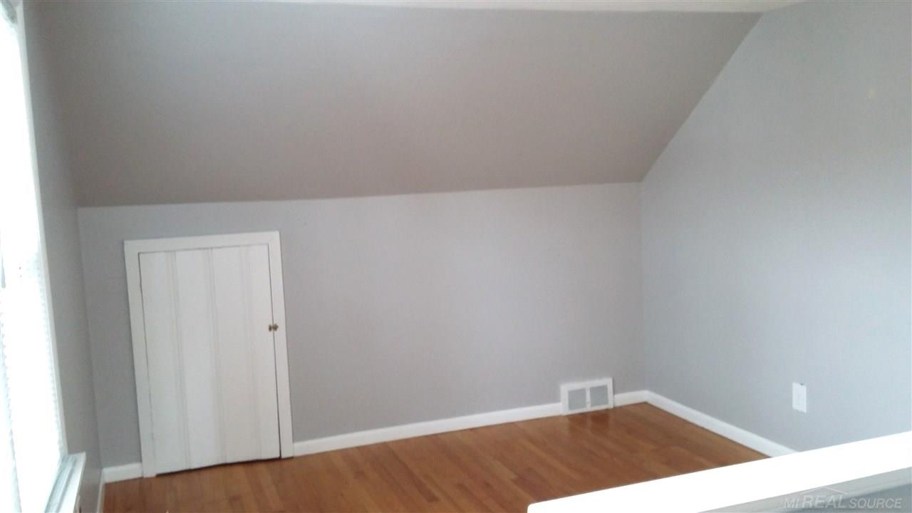 2057 Wiltshire Road Berkley, MI 48072 - Photo 20 of 36