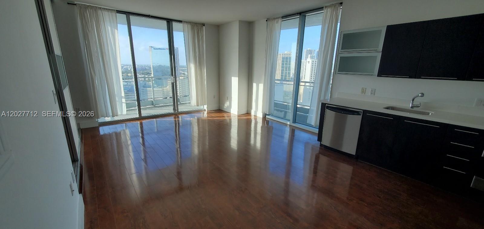 90 Southwest 3rd Street, Unit 2705 Miami, FL 33130 - Photo 4 of 10
