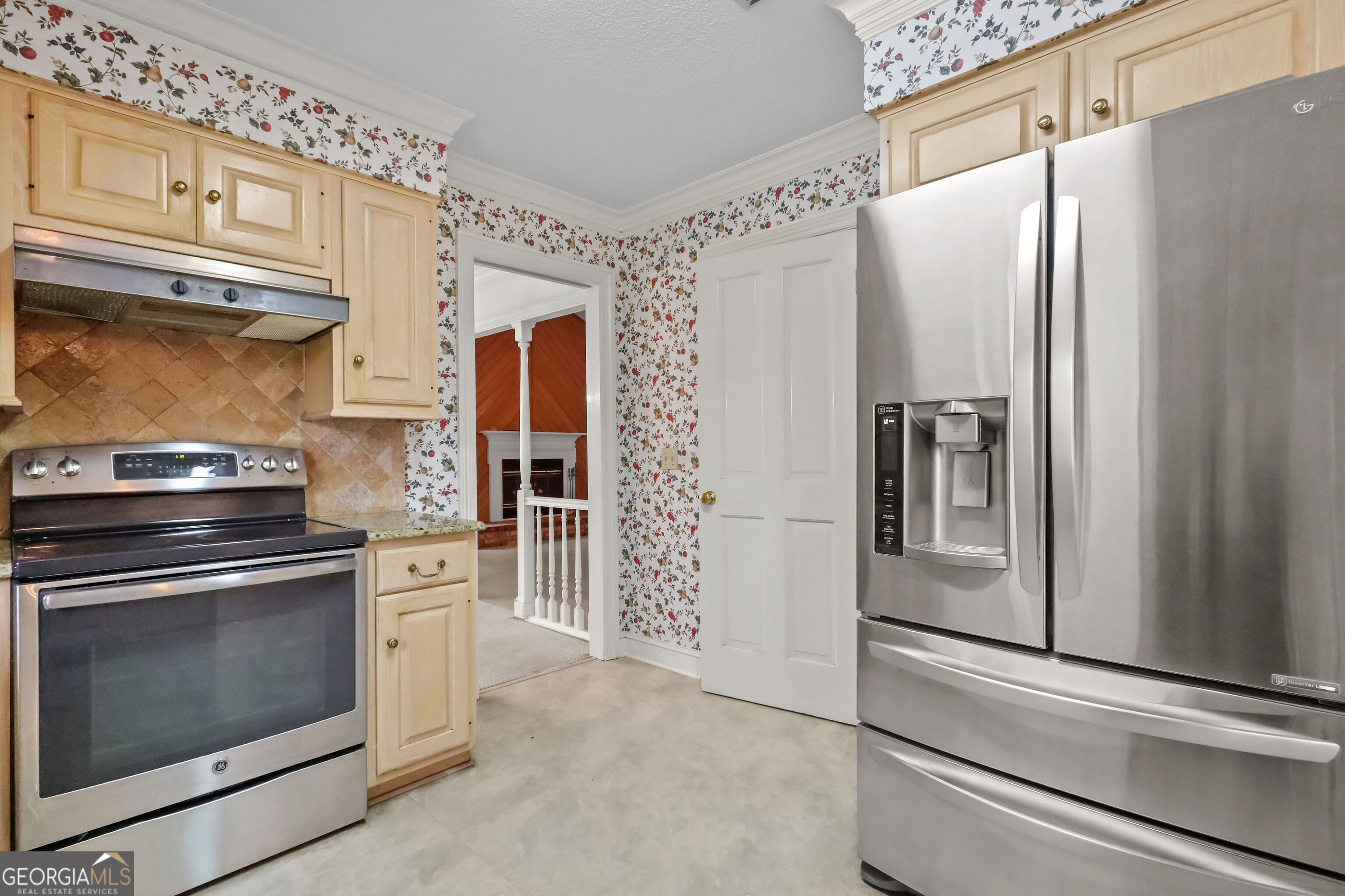 103 Cartwright Circle Brunswick, GA 31525 - Photo 8 of 54 a kitchen with stainless steel appliances granite countertop a refrigerator and a stove