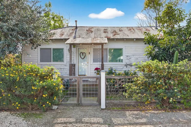 $1,749,999 | 4253 Carpinteria Avenue, Carpinteria, CA 93013