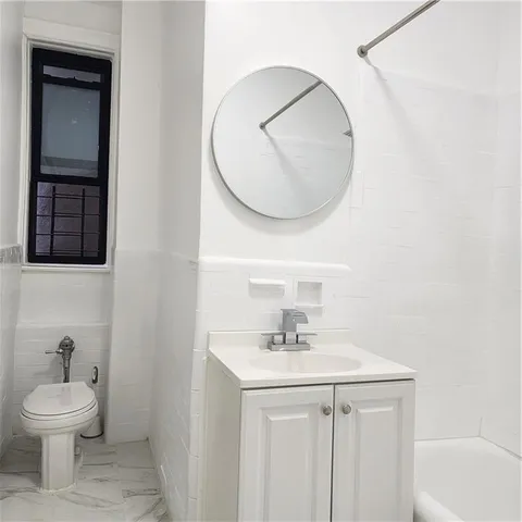 $339,000 | 590 Parkside Avenue, Unit 2CE | Prospect Lefferts Gardens