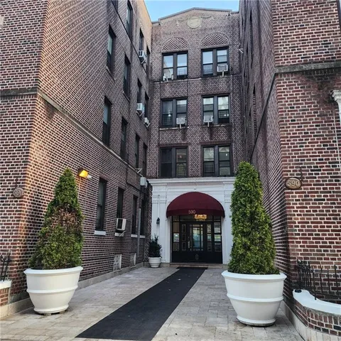 $339,000 | 590 Parkside Avenue, Unit 2CE | Prospect Lefferts Gardens