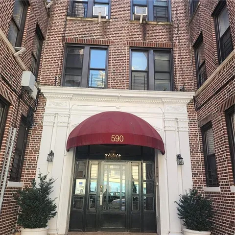 $339,000 | 590 Parkside Avenue, Unit 2CE | Prospect Lefferts Gardens