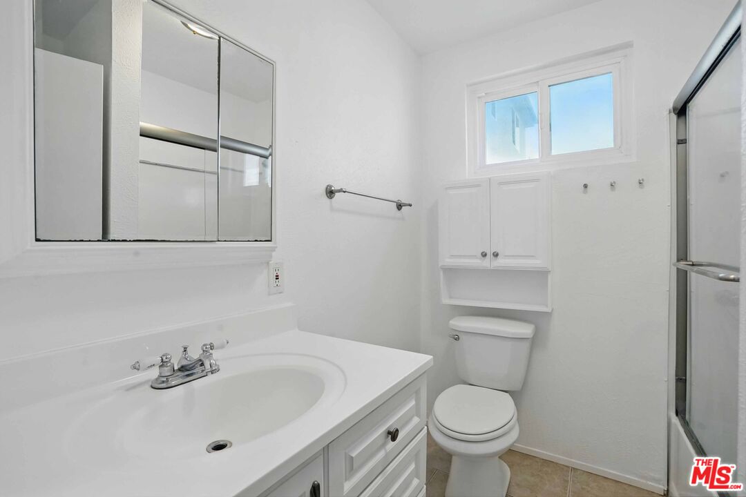 2108 Hauser Boulevard Los Angeles, CA 90016 - Photo 18 of 23