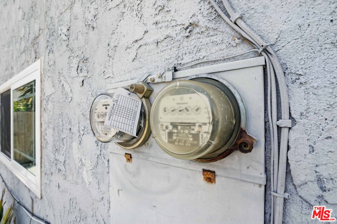 2108 Hauser Boulevard Los Angeles, CA 90016 - Photo 22 of 23