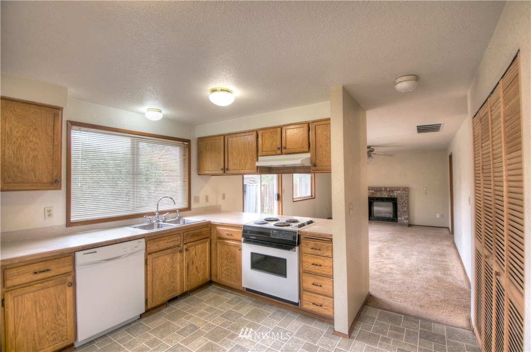 5934 Compton Loop Southeast Lacey, WA 98513 - Photo 9 of 25 Gallery Image 9