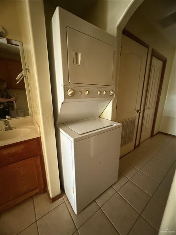 2000 Circle Drive, Unit 4 Mission, TX 78572 - Photo 13 of 18 a utility room with dryer and washer