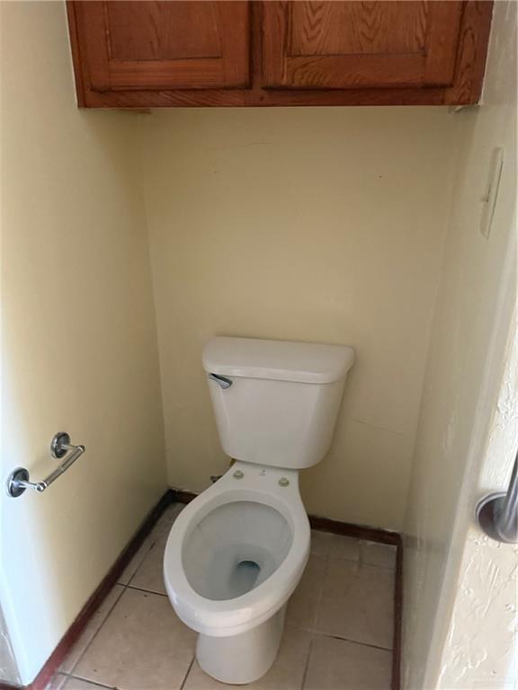 2000 Circle Drive, Unit 4 Mission, TX 78572 - Photo 15 of 18 a bathroom with a toilet and a sink