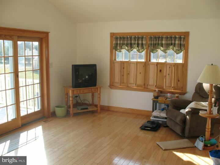 189 Pecks Corner-Cohansey Road Alloway, NJ 08302 - Photo 15 of 24 Sun Room
