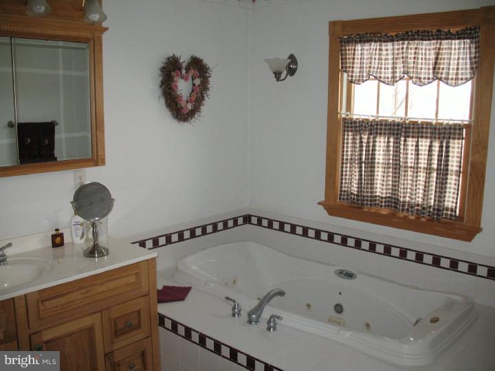 189 Pecks Corner-Cohansey Road Alloway, NJ 08302 - Photo 20 of 24 Bathroom