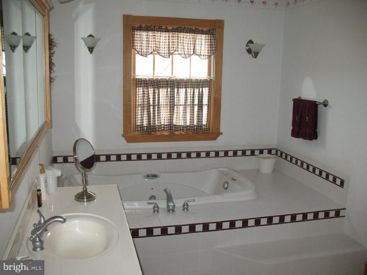 189 Pecks Corner-Cohansey Road Alloway, NJ 08302 - Photo 21 of 24 Bathroom