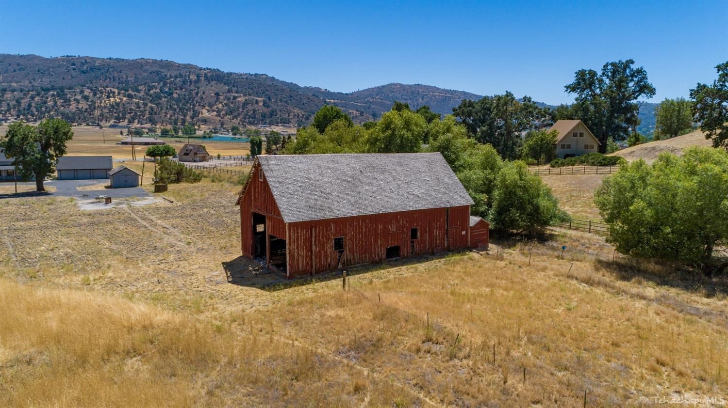 28701 Bear Valley Road Tehachapi, CA 93561 - Photo 13 of 57 Gallery Image 13