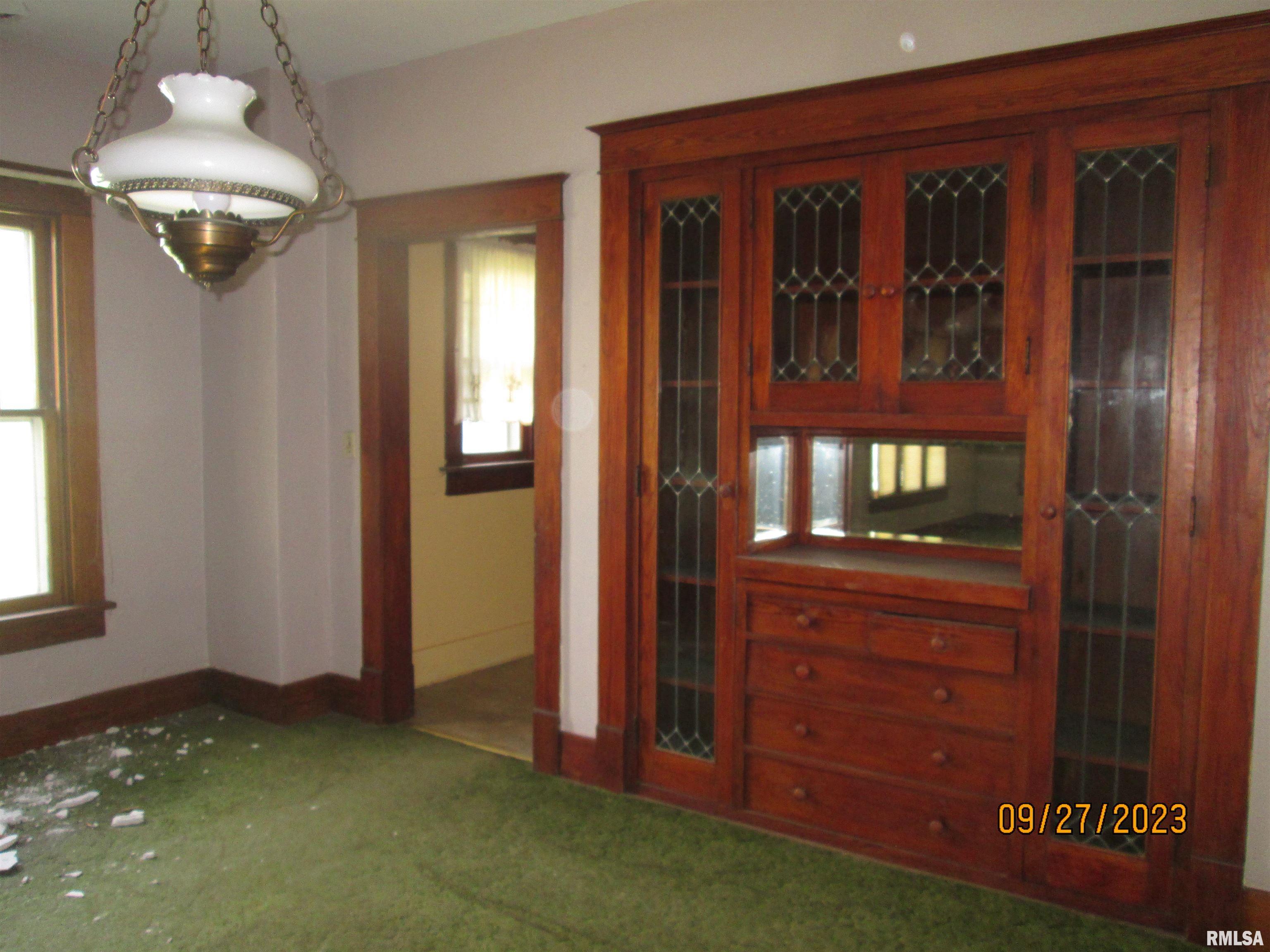 811 2nd Street Gillespie, IL 62033 - Photo 3 of 17