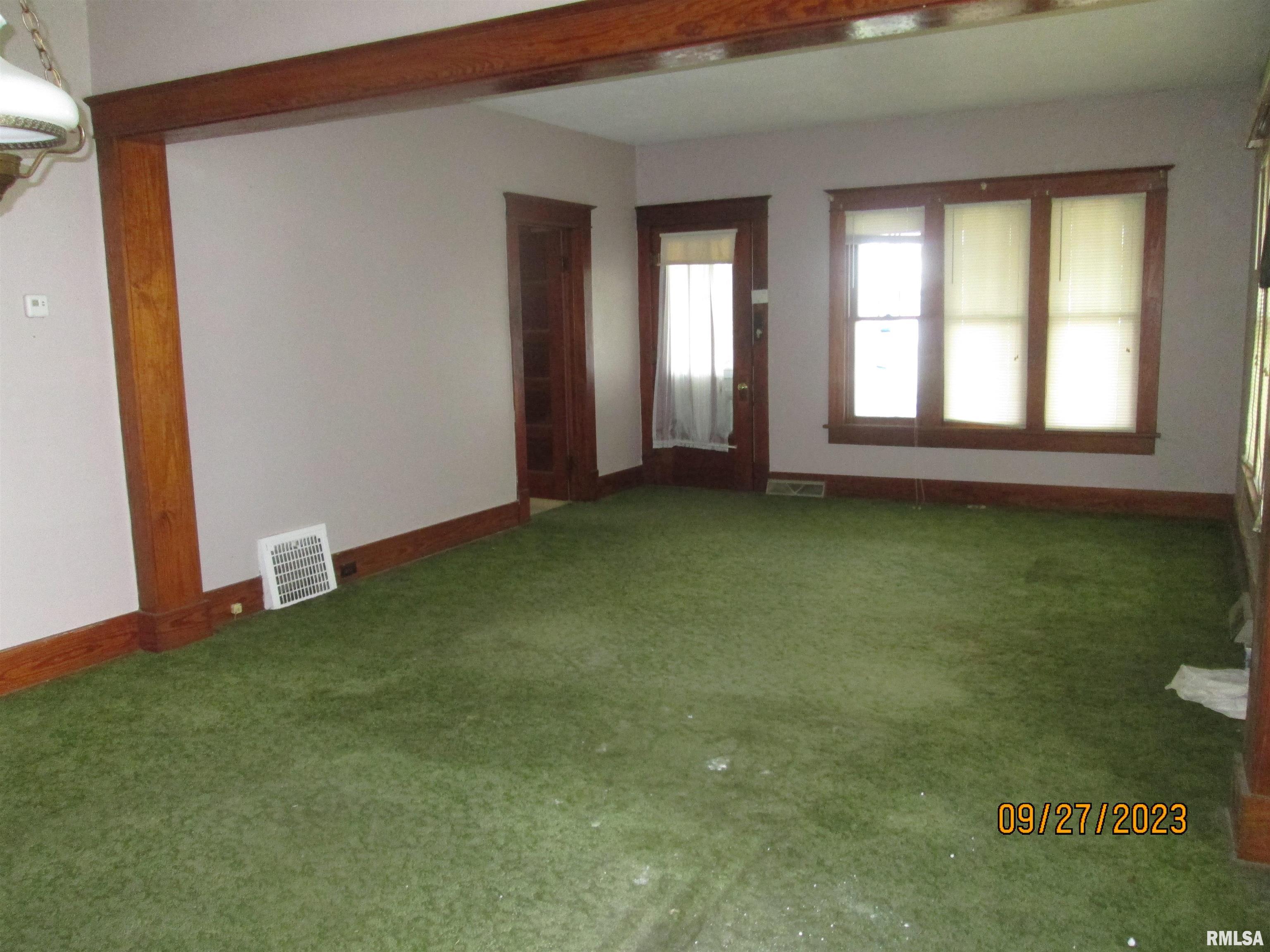 811 2nd Street Gillespie, IL 62033 - Photo 4 of 17