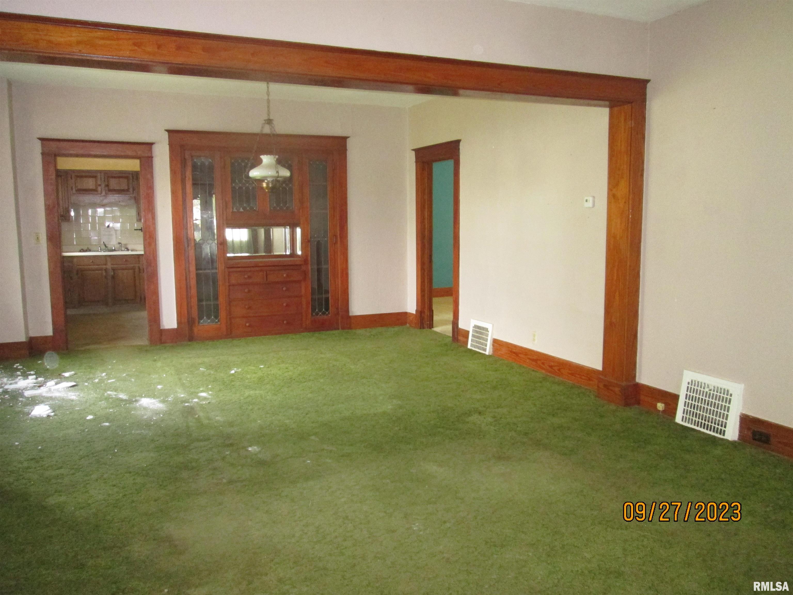 811 2nd Street Gillespie, IL 62033 - Photo 5 of 17