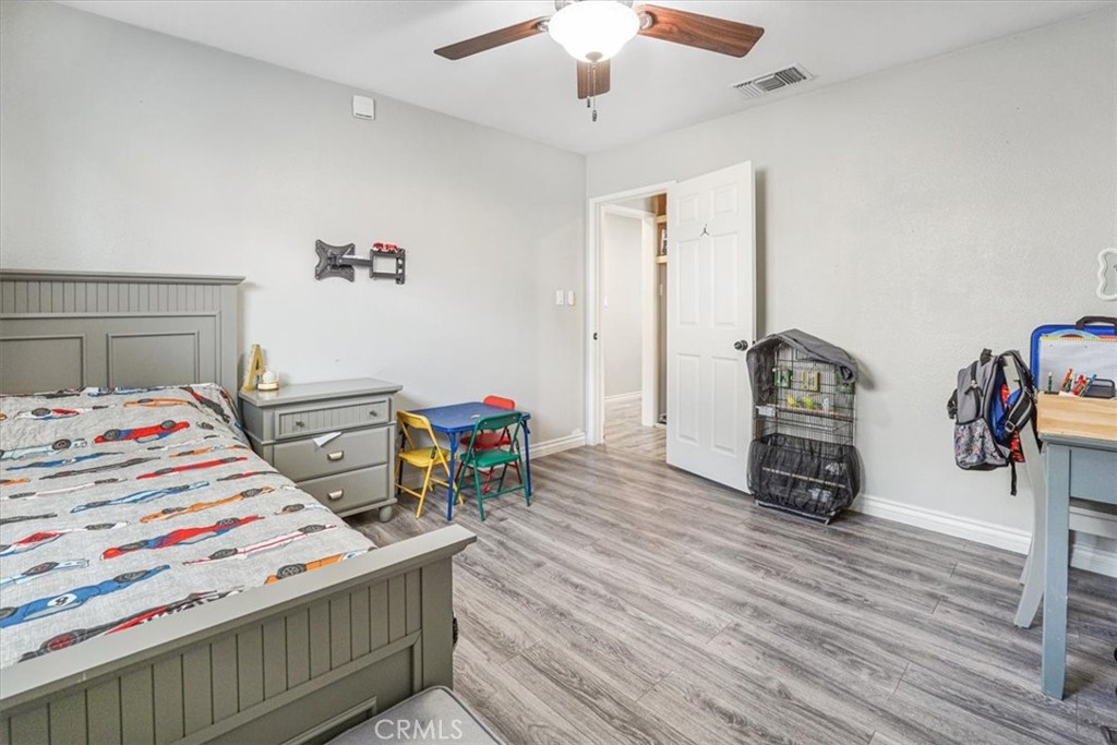 33962 Clark Lane Yucaipa, CA 92399 - Photo 22 of 48 a bed room with a bed and a tv