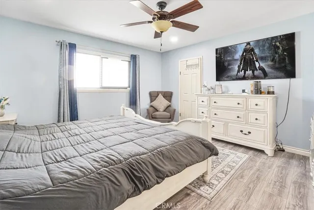 a bedroom with a bed and a flat tv screen