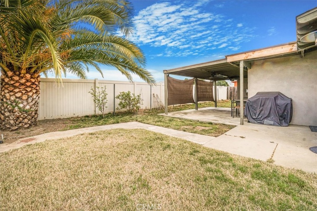 33962 Clark Lane Yucaipa, CA 92399 - Photo 40 of 48 a view of a backyard of a house