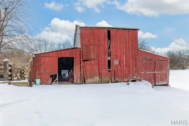 $235,000 | 812 East Warren Street, Bunker Hill, IL 62014