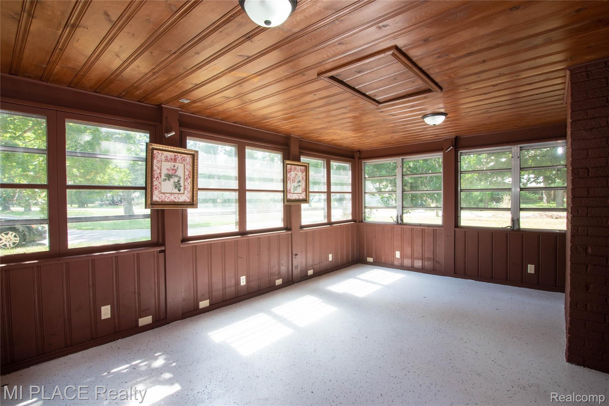22330 Berg Road Southfield, MI 48033 - Photo 10 of 32 Sunroom