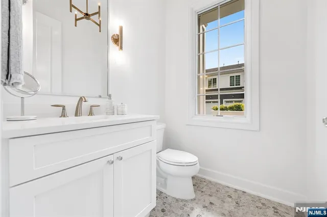 $1,199,000 | 11 Gabriel Court, Unit 11, Paramus, NJ 07652