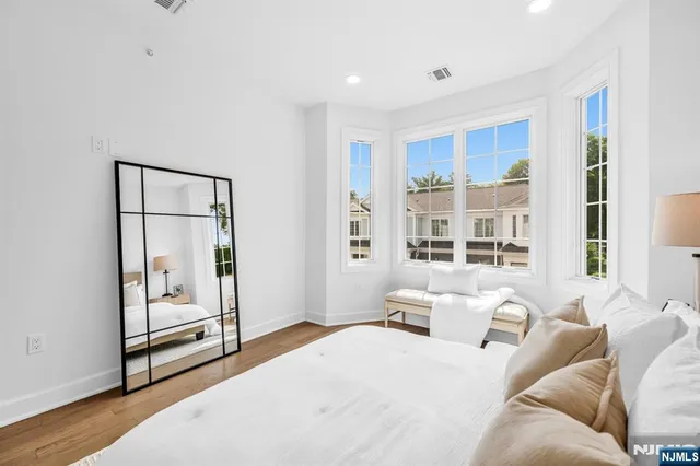 $1,199,000 | 11 Gabriel Court, Unit 11, Paramus, NJ 07652