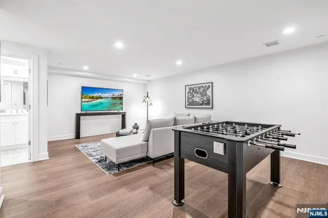 $1,199,000 | 11 Gabriel Court, Unit 11, Paramus, NJ 07652